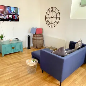 Apartment Stunning Converted Church, Bristol