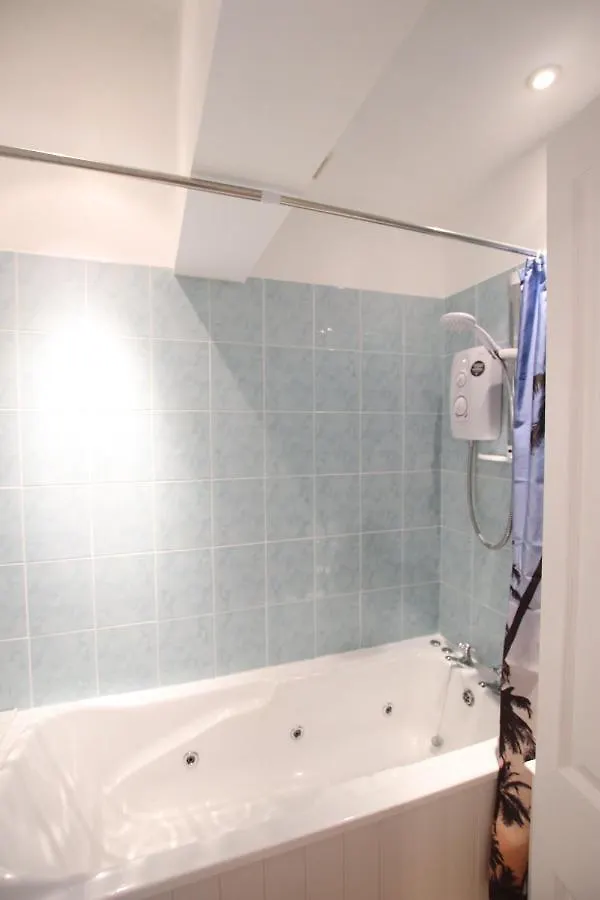 Contemporary 2 Bed Flat In Bristol, Free Parking! Apartment
