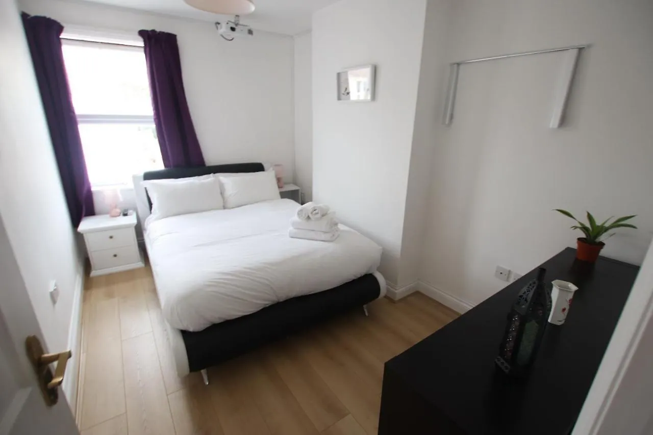 Contemporary 2 Bed Flat In Bristol, Free Parking! Apartment Bristol