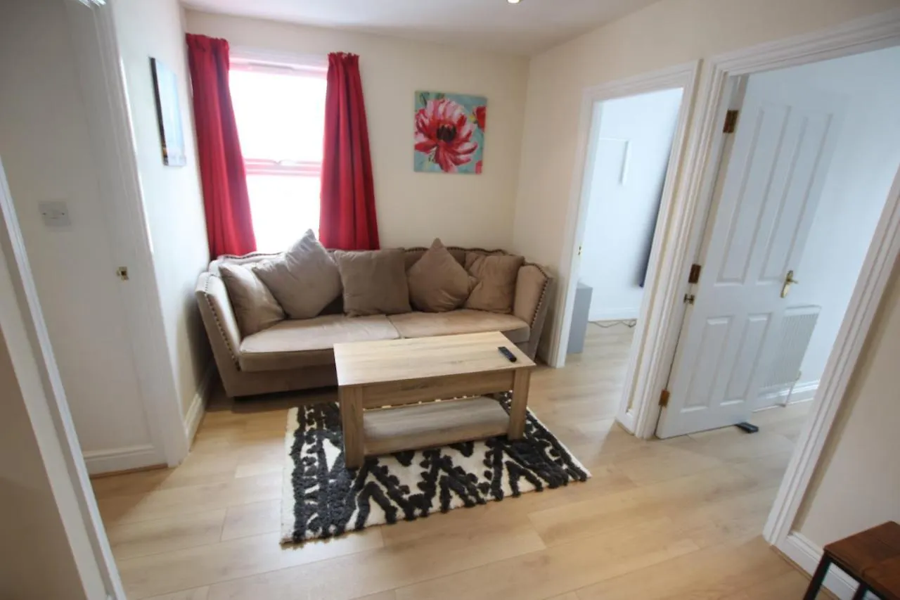 Contemporary 2 Bed Flat In Bristol, Free Parking! Apartment