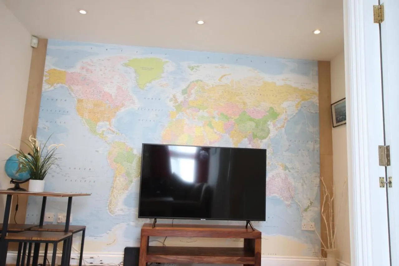 Contemporary 2 Bed Flat In Bristol, Free Parking! Apartment