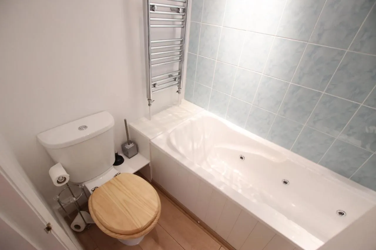 Contemporary 2 Bed Flat In Bristol, Free Parking! Apartment Bristol