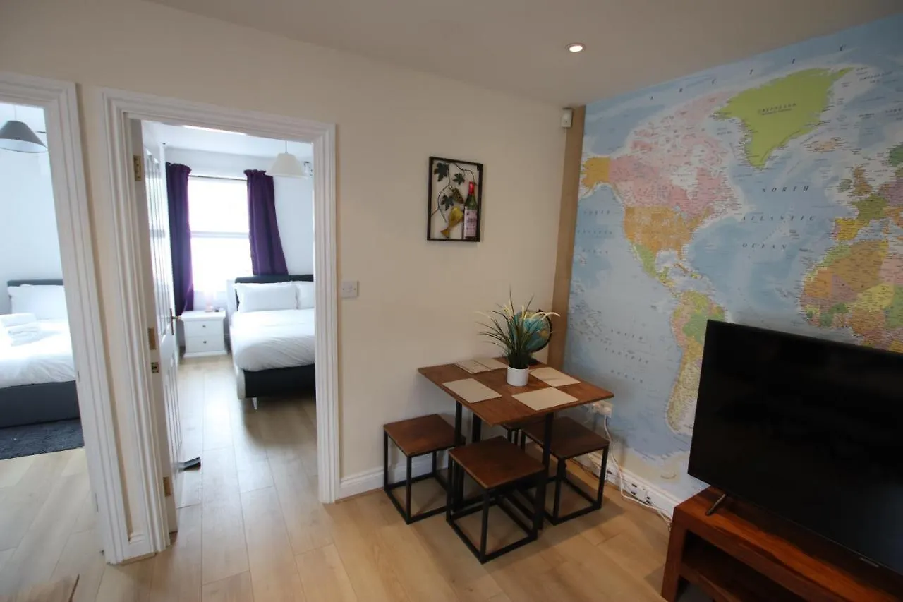 Contemporary 2 Bed Flat In Bristol, Free Parking! Apartment