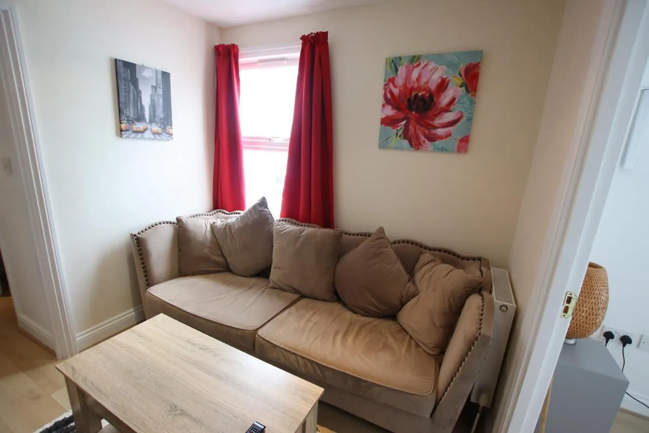 Contemporary 2 Bed Flat In Bristol, Free Parking! Apartment  Bristol