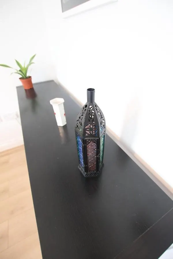 Contemporary 2 Bed Flat In Bristol, Free Parking! Apartment