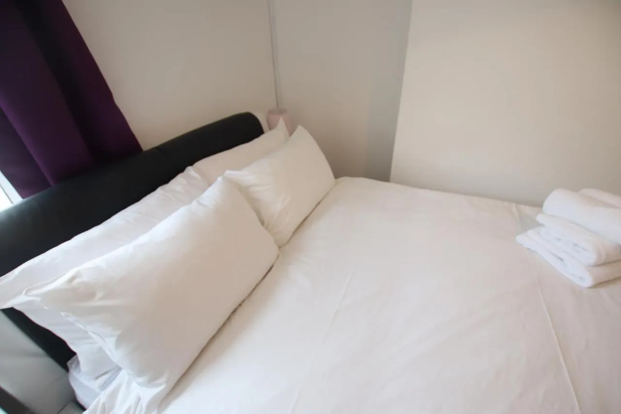 Contemporary 2 Bed Flat In Bristol, Free Parking! Apartment